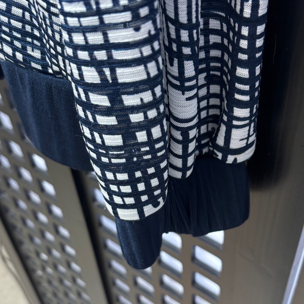 💙 Chico’s Geometric Navy & White Zip Hoodie Jacket Stretch Women’s Size 3 💙 - Picture 5 of 13